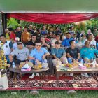 Ketua Umum KONI Tanjab Barat Jamal Darmawan Sie, Ketua ASKAB PSSI Endri Avian, Camat dan Undangan yang Hadir (Humas)